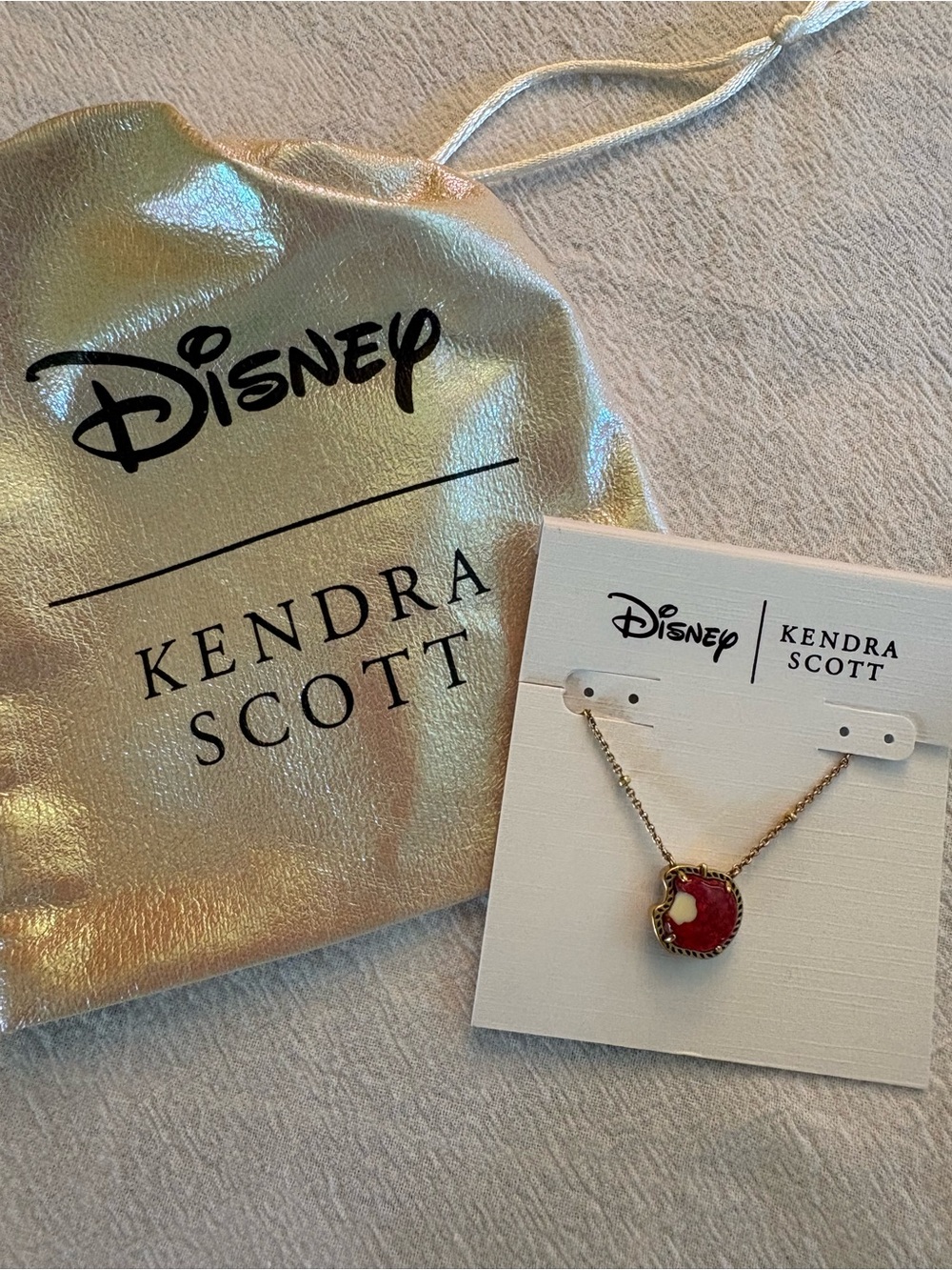 🍎 DISNEY x KENDRA SCOTT Snow White Poison Apple Pendant Necklace